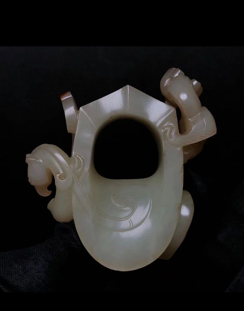 《高浮雕、龍鳯玉射》和田黃玉