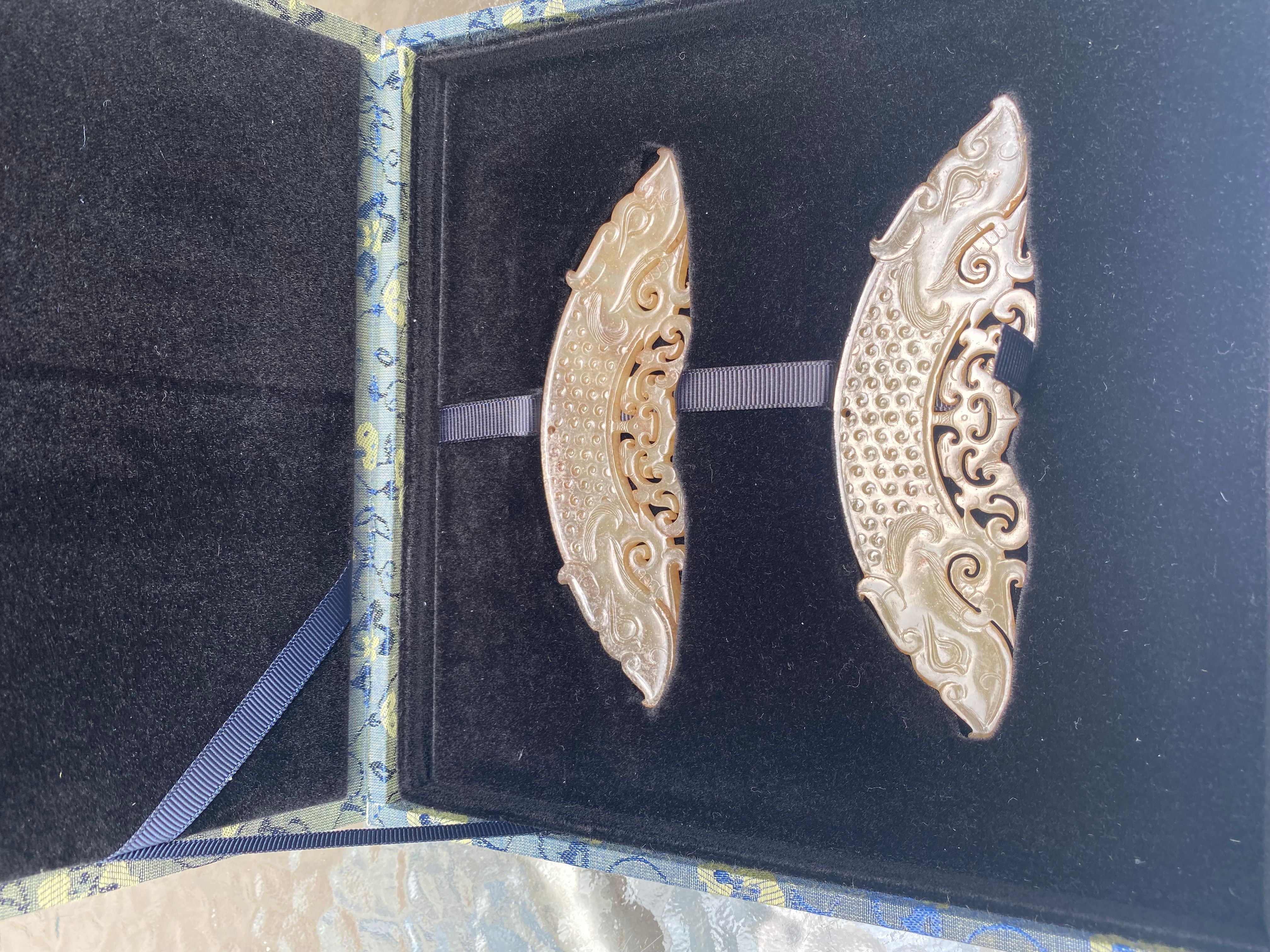 《春蠶雲紋、透雕、雙龍璜》《一對》古玉魂、和田白玉籽料